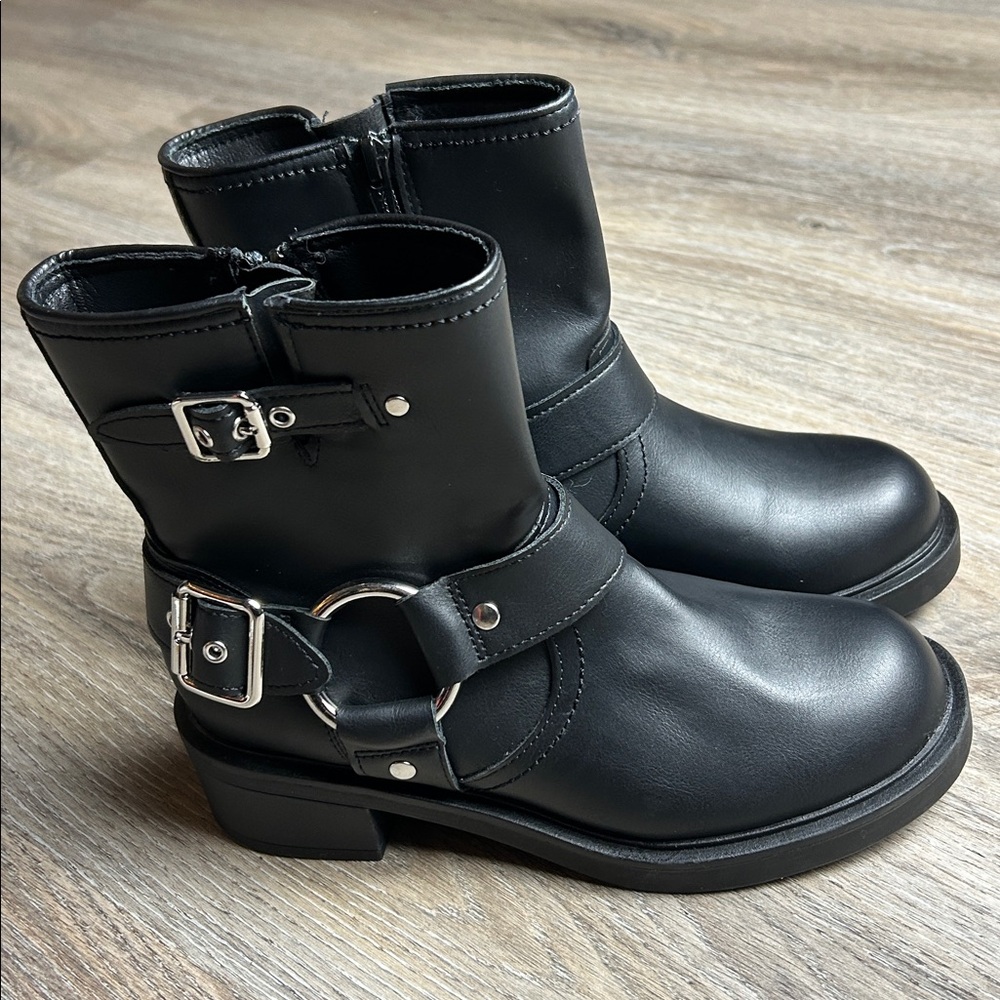 Universal Thread “Connor” Black Harness Ankle Boots – Size 6